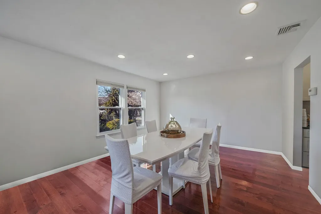 26 Oak Meadow Road Commack NY 11725
