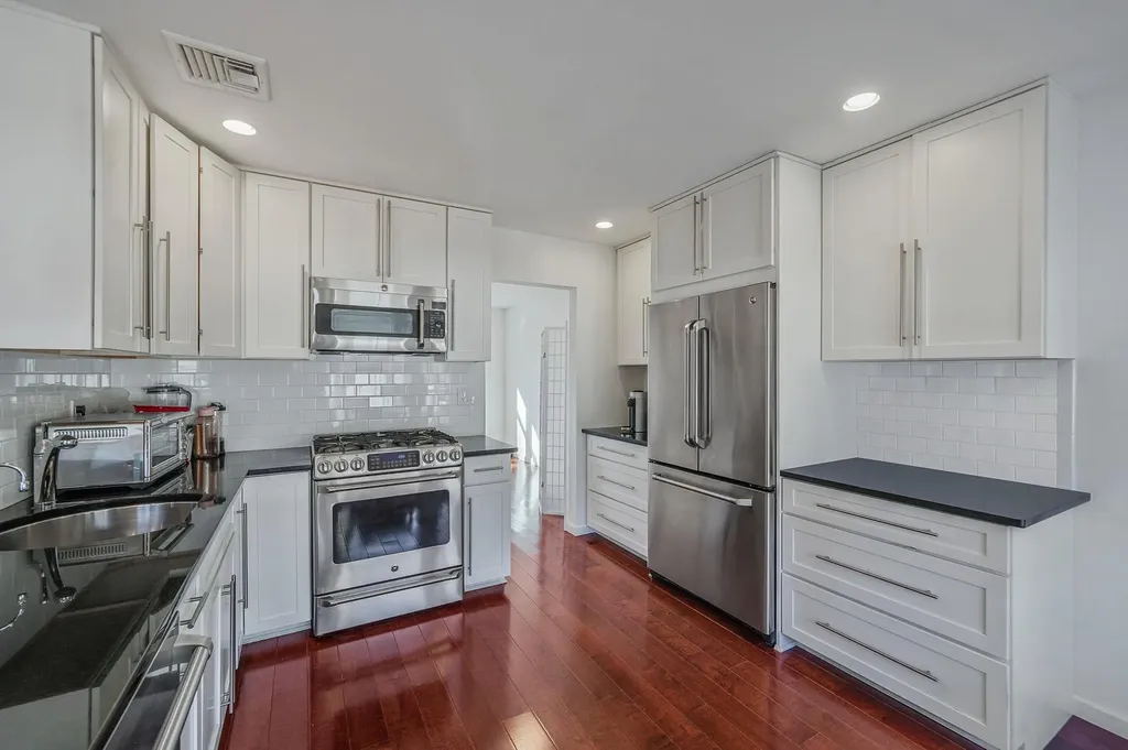 26 Oak Meadow Road Commack NY 11725