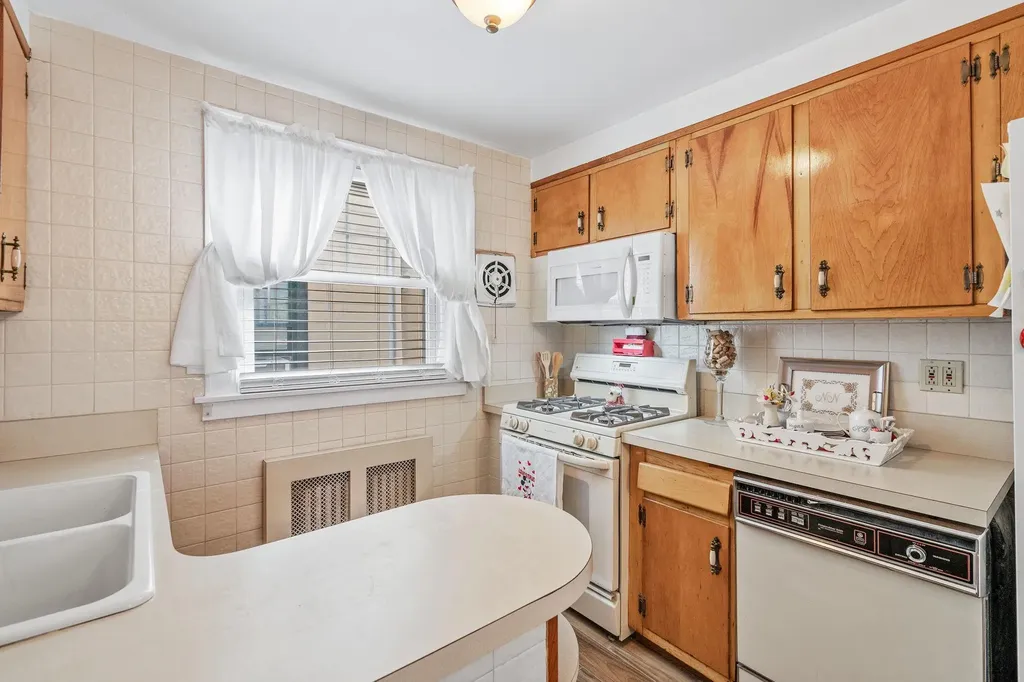 122 Sherwood Avenue Yonkers NY 10704
