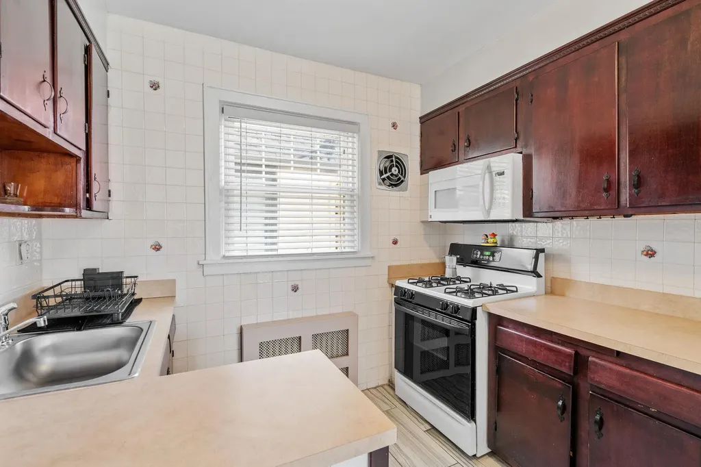 122 Sherwood Avenue Yonkers NY 10704