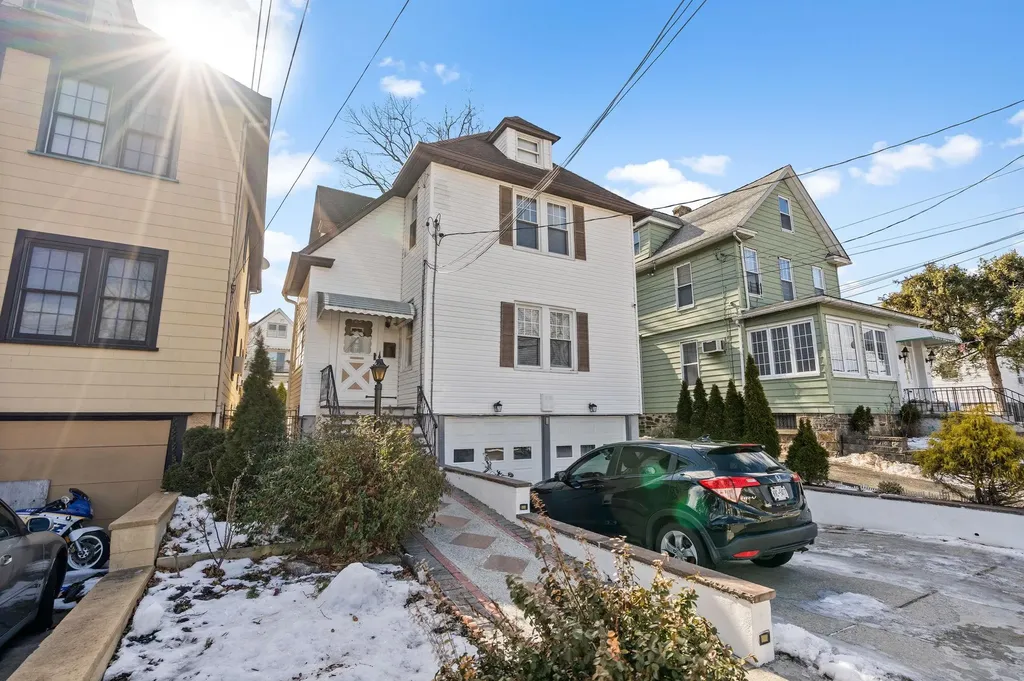 122 Sherwood Avenue Yonkers NY 10704