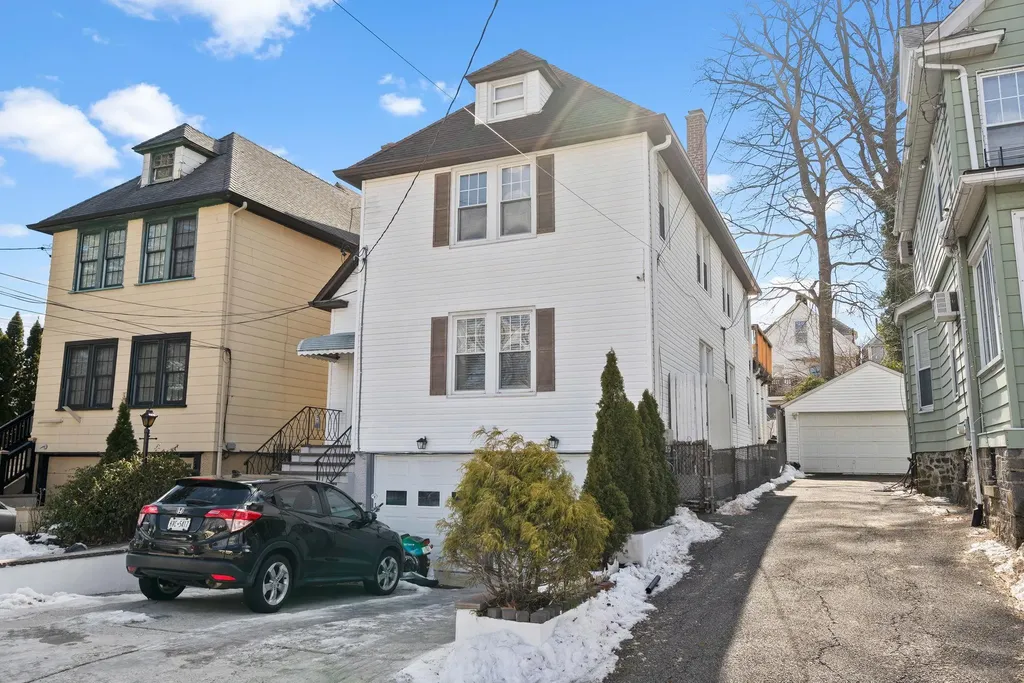 122 Sherwood Avenue Yonkers NY 10704