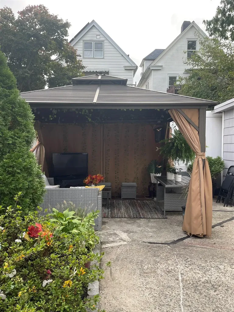 122 Sherwood Avenue Yonkers NY 10704