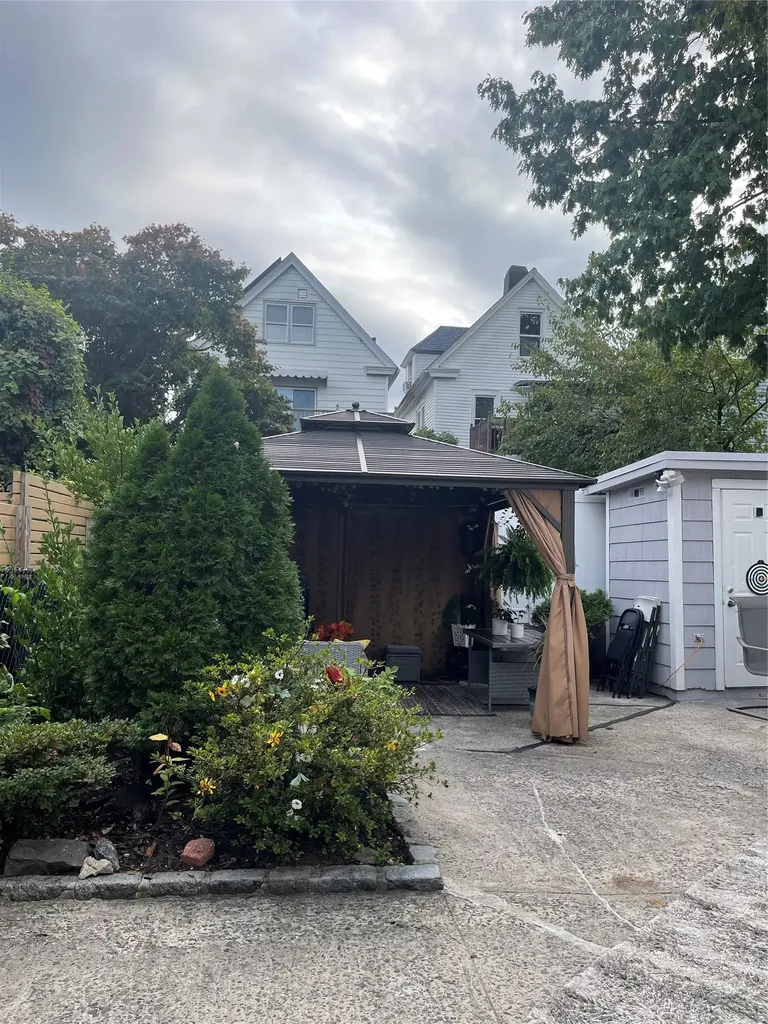 122 Sherwood Avenue Yonkers NY 10704