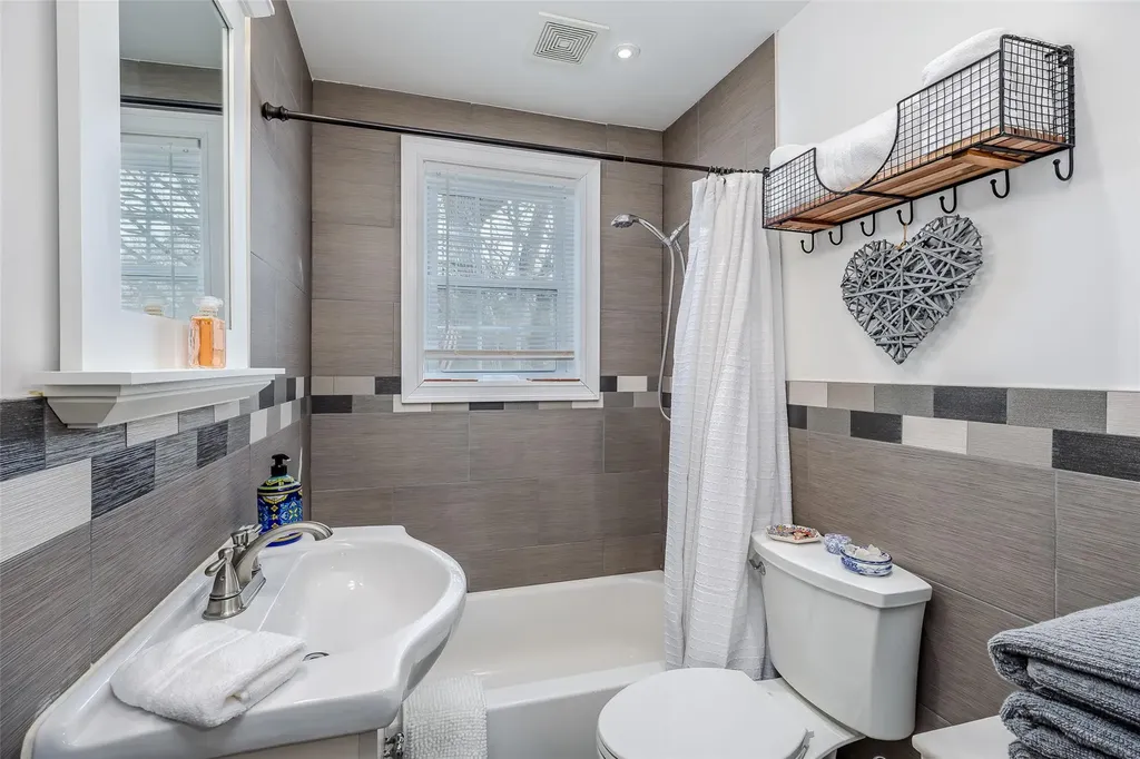 68 Somerset Road Rocky Point NY 11778