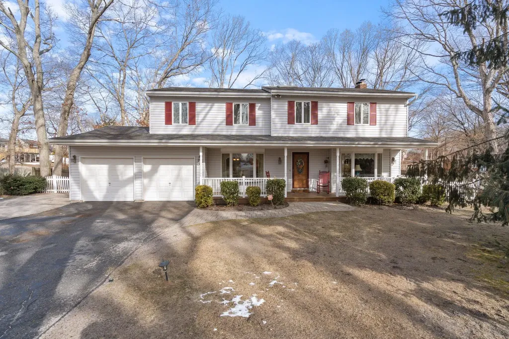 15 Todd Court Brookhaven NY 11776