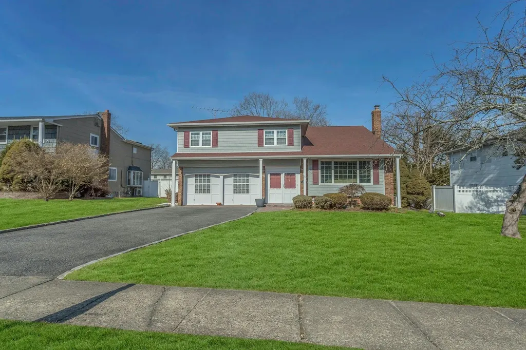 27 Sioux Drive Commack NY 11725