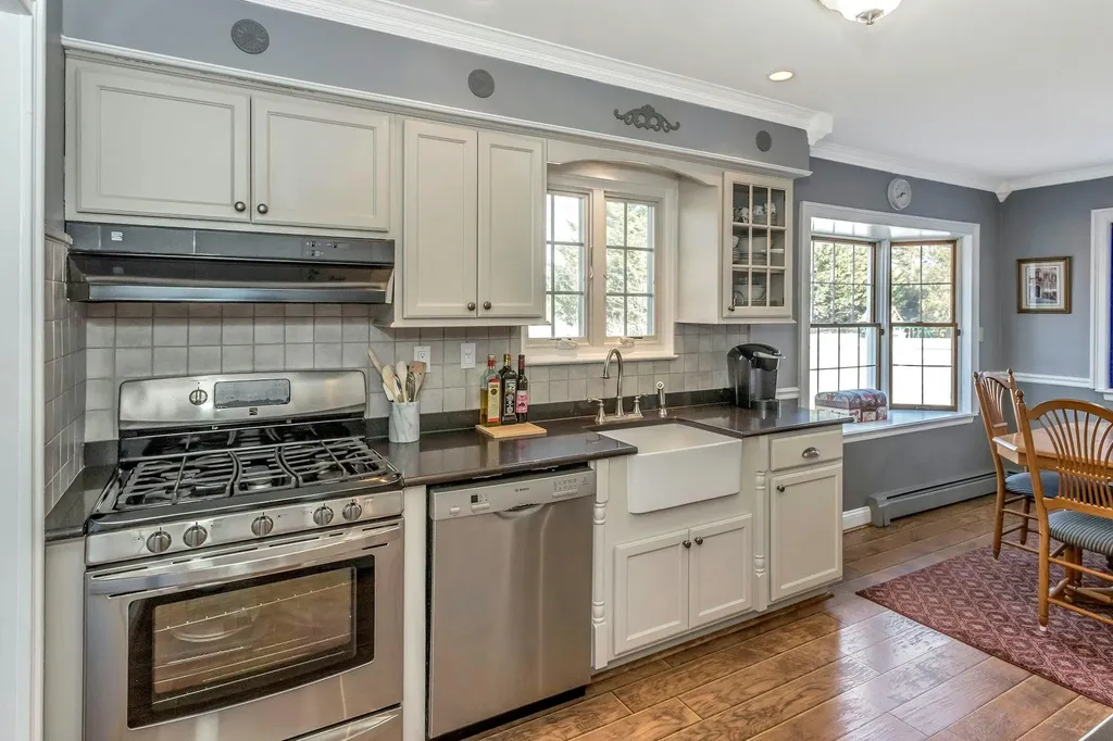 27 Sioux Drive Commack NY 11725