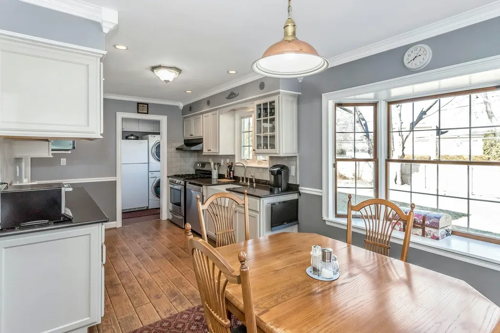 27 Sioux Drive Commack NY 11725