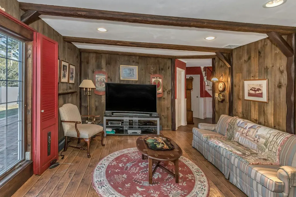 27 Sioux Drive Commack NY 11725