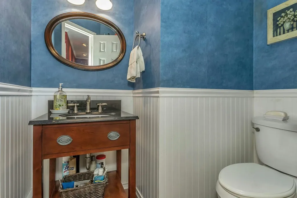 27 Sioux Drive Commack NY 11725