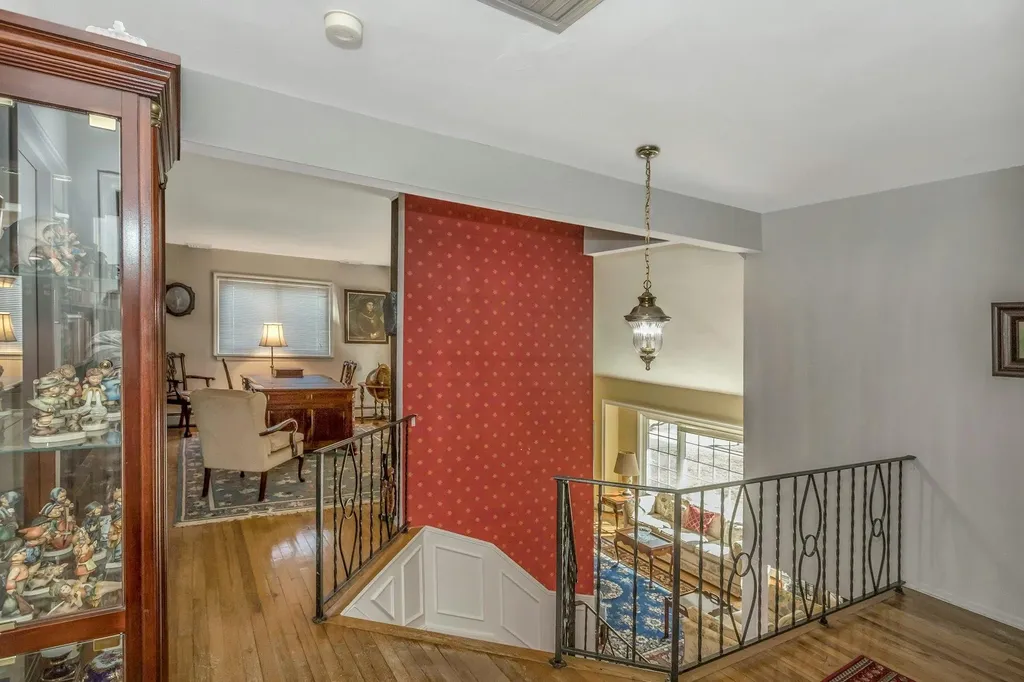 27 Sioux Drive Commack NY 11725