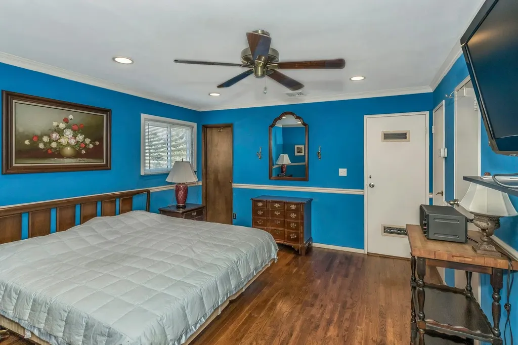 27 Sioux Drive Commack NY 11725