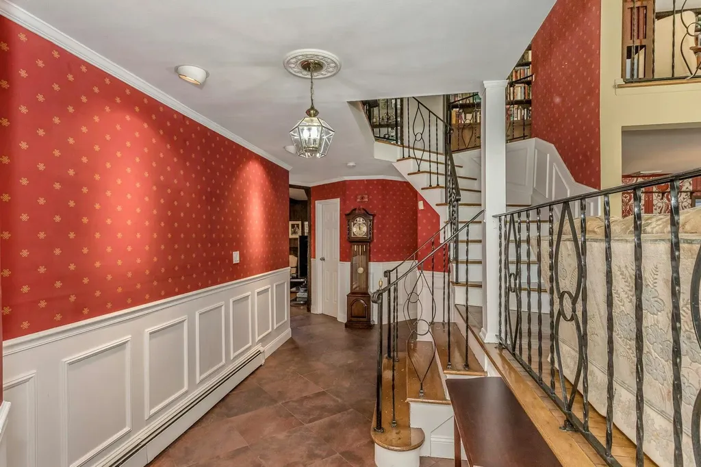 27 Sioux Drive Commack NY 11725