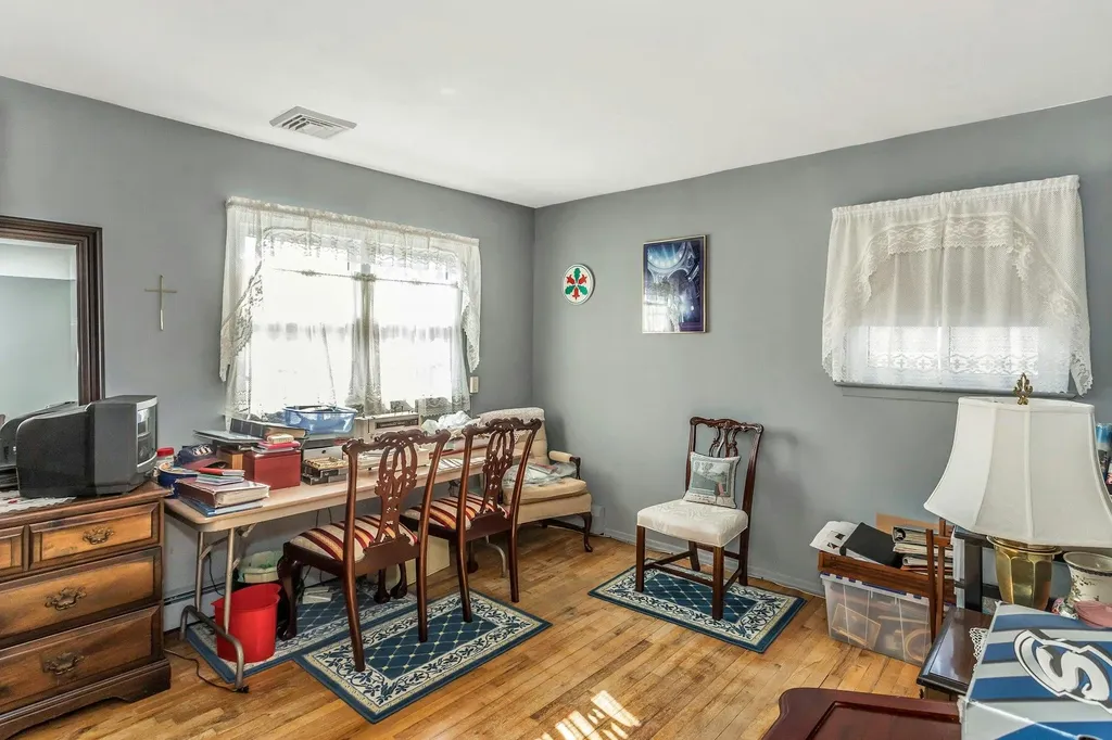 27 Sioux Drive Commack NY 11725