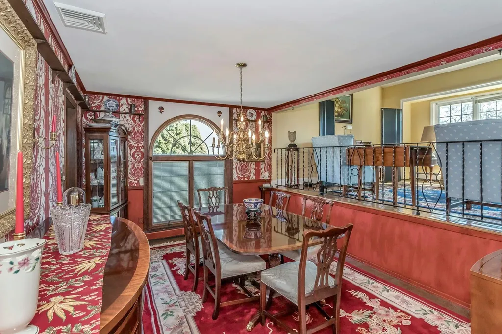 27 Sioux Drive Commack NY 11725