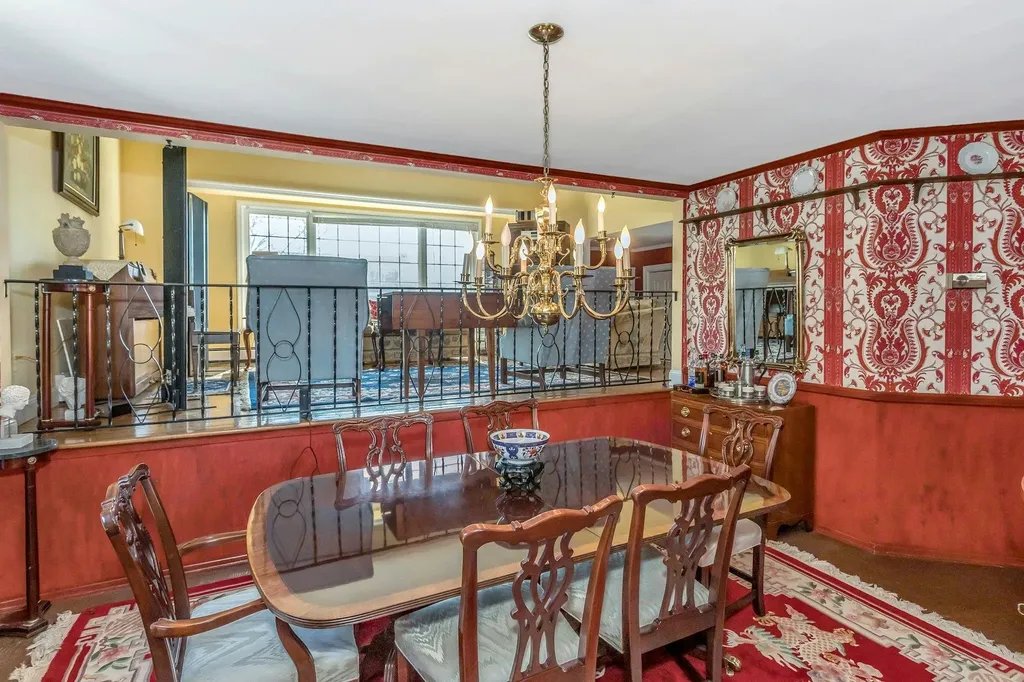 27 Sioux Drive Commack NY 11725