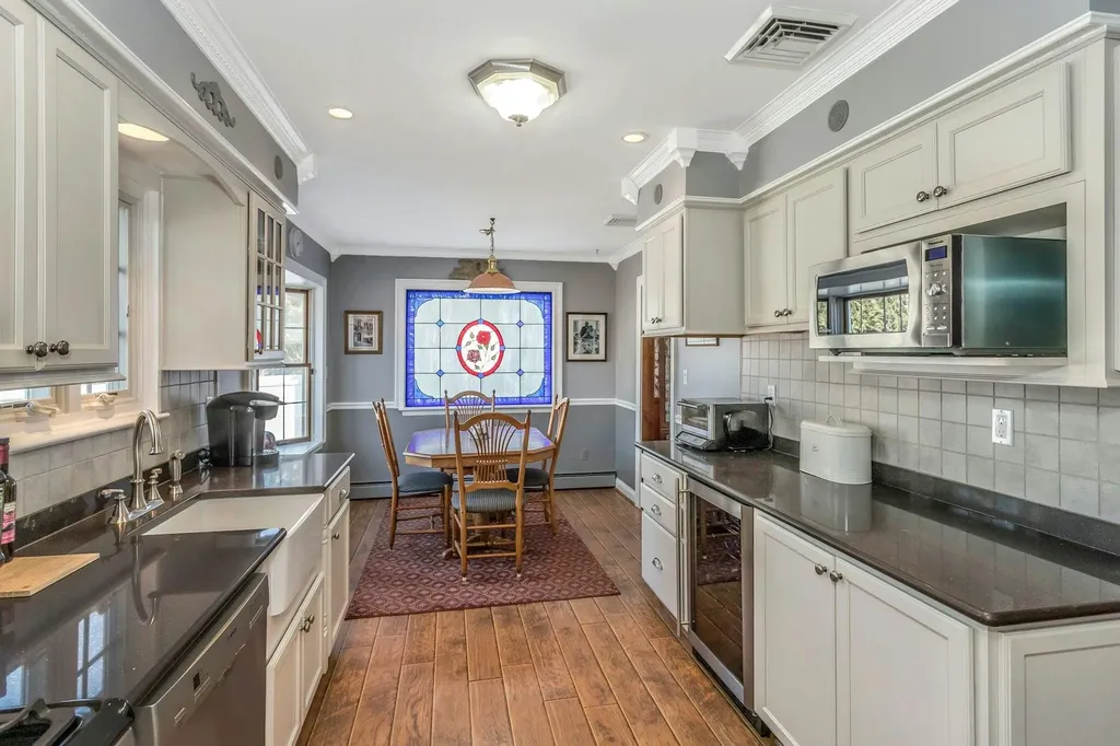 27 Sioux Drive Commack NY 11725