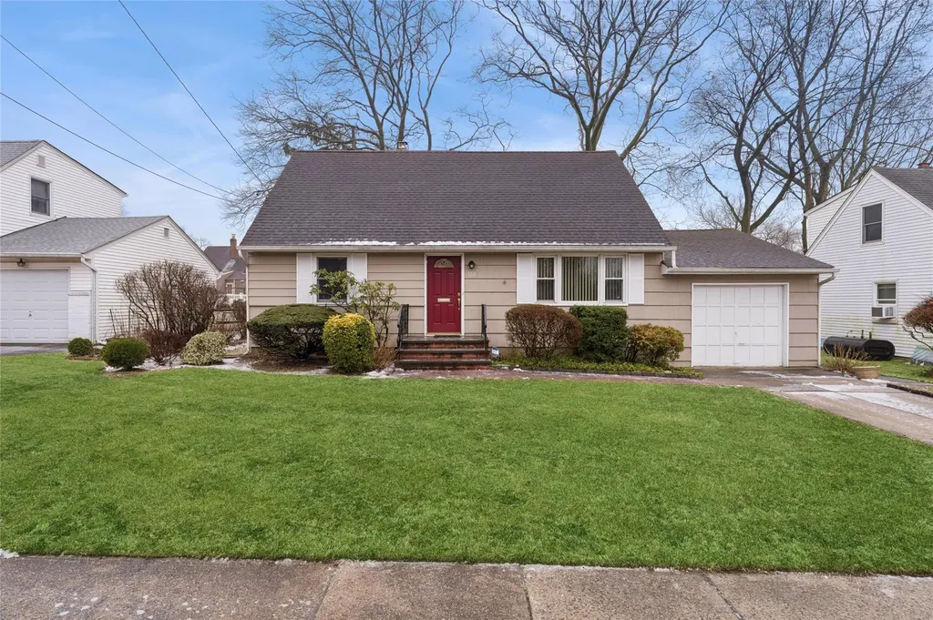 137 Arleigh Drive Albertson NY 11507