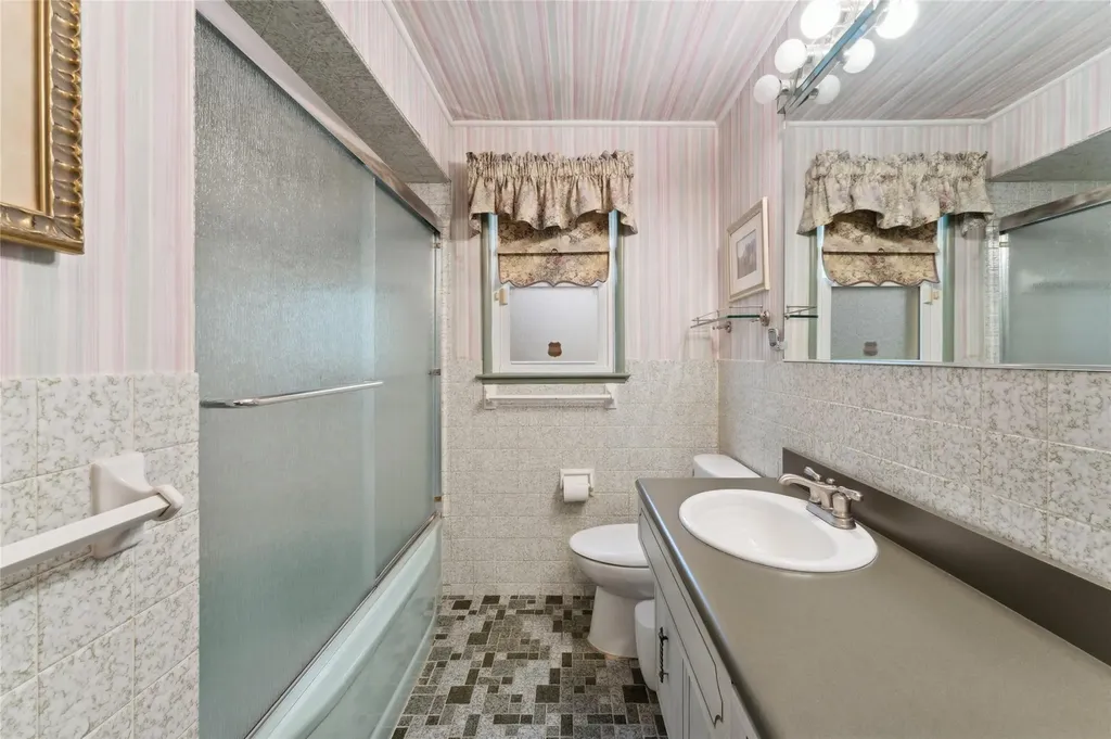 137 Arleigh Drive Albertson NY 11507