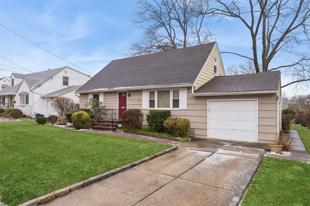 137 Arleigh Drive Albertson NY 11507