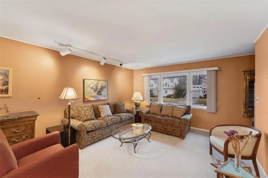 137 Arleigh Drive Albertson NY 11507