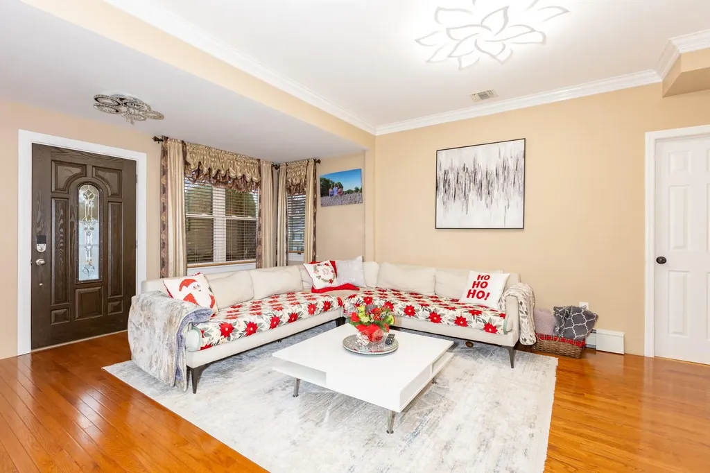 109 Adirondack Drive Selden NY 11784