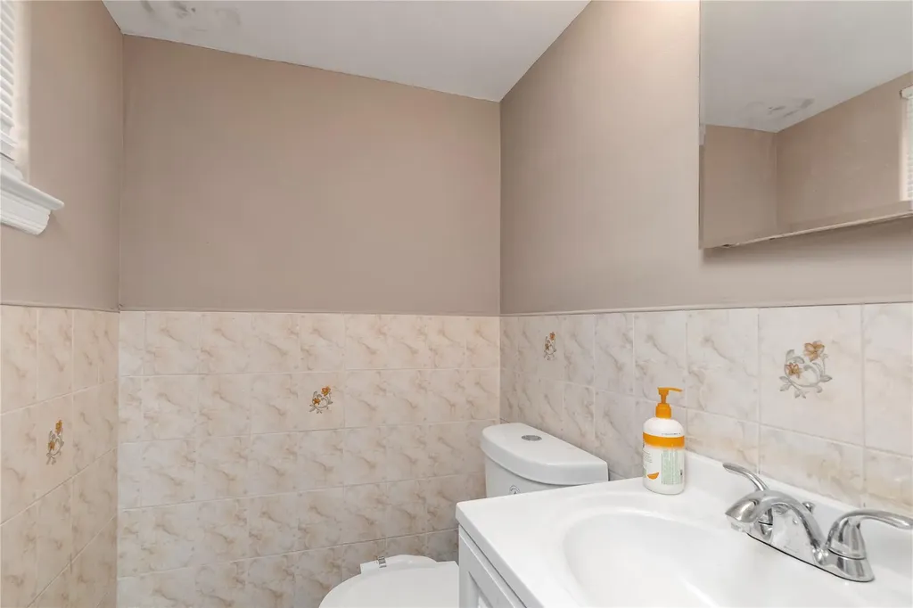 1052 Howells Road Bay Shore NY 11706