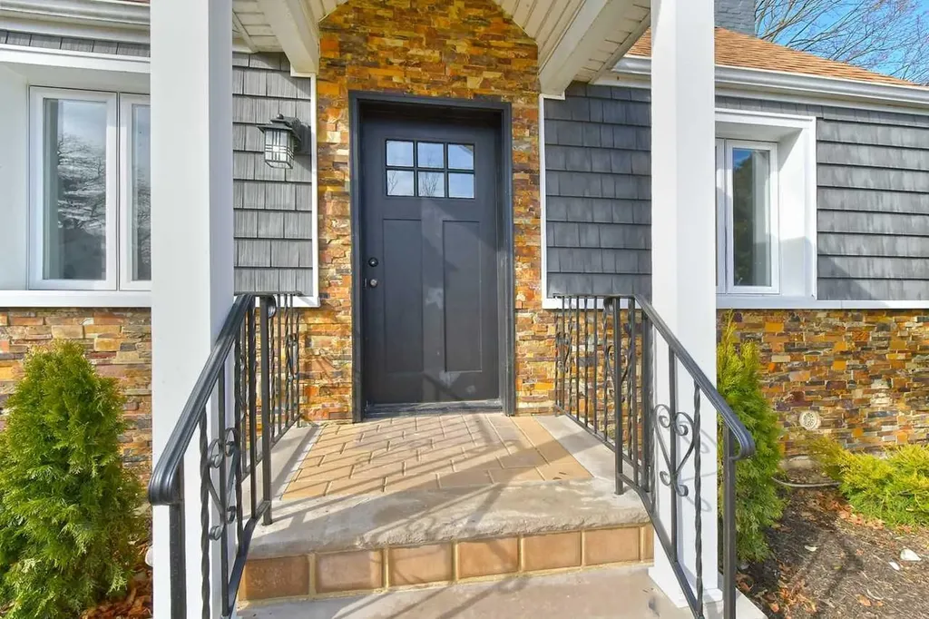 384 Emerson Place Uniondale NY 11553