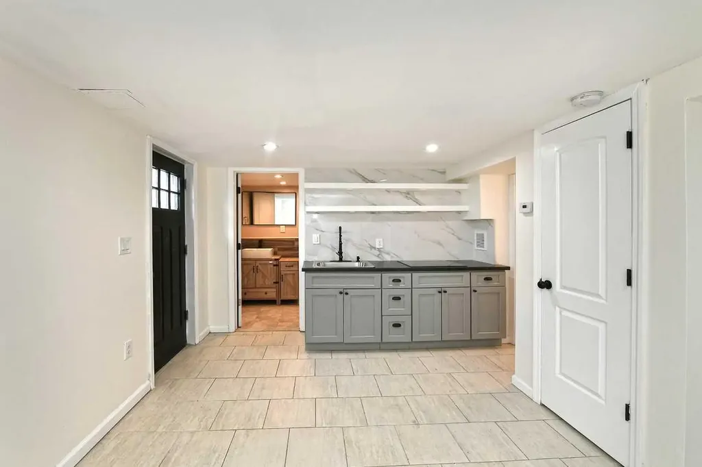 384 Emerson Place Uniondale NY 11553