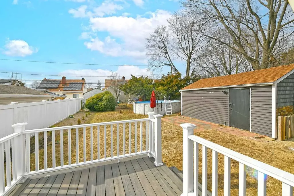 384 Emerson Place Uniondale NY 11553