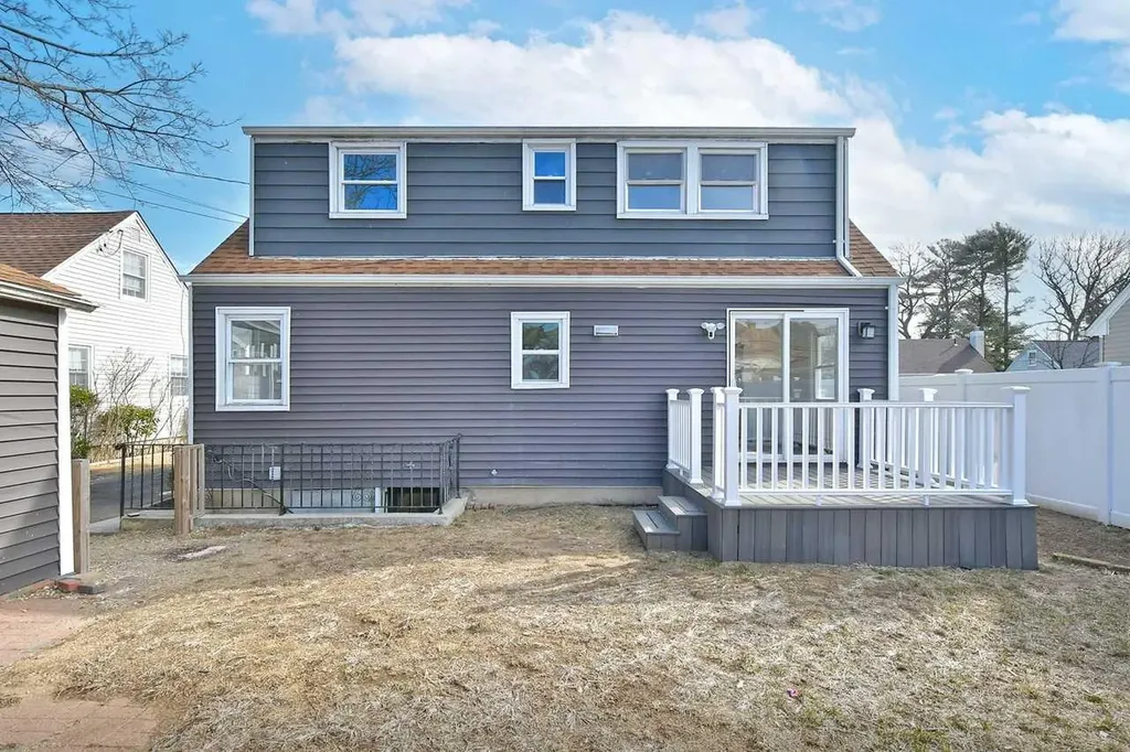 384 Emerson Place Uniondale NY 11553