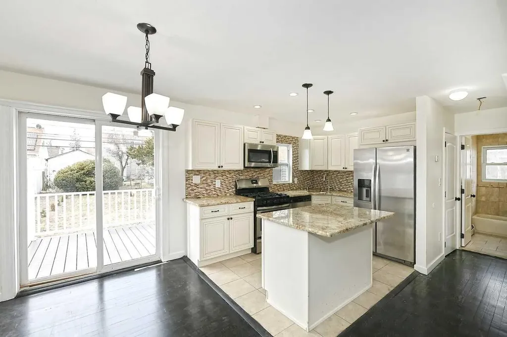 384 Emerson Place Uniondale NY 11553