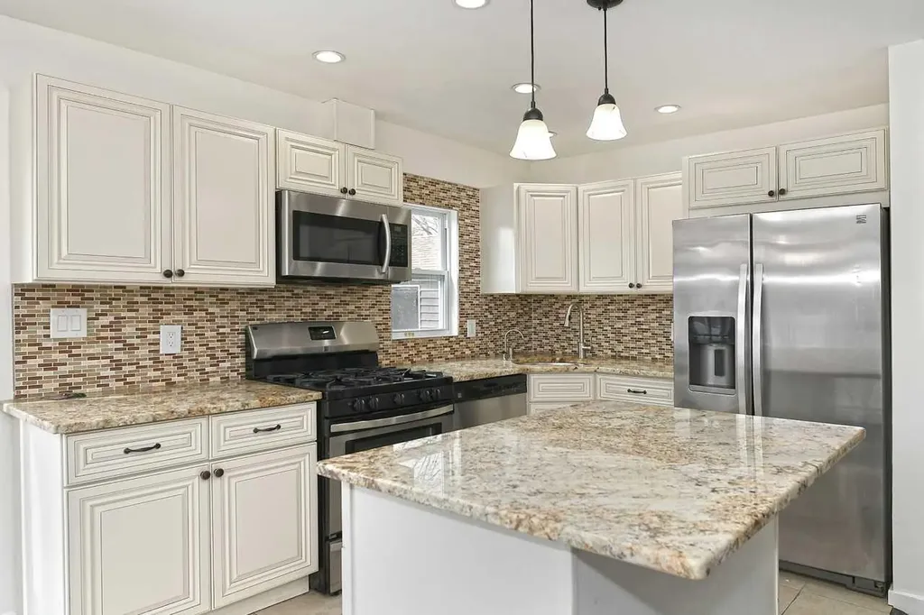 384 Emerson Place Uniondale NY 11553