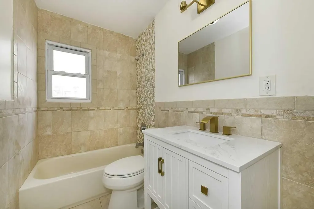 384 Emerson Place Uniondale NY 11553