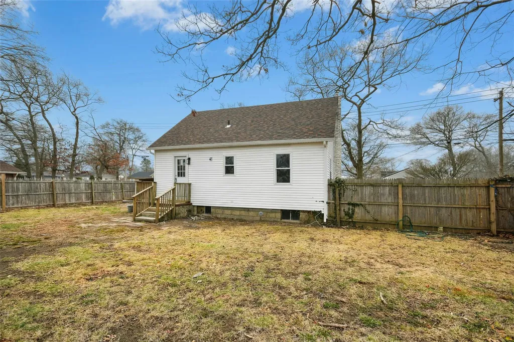 125 Patchogue Avenue Mastic NY 11950