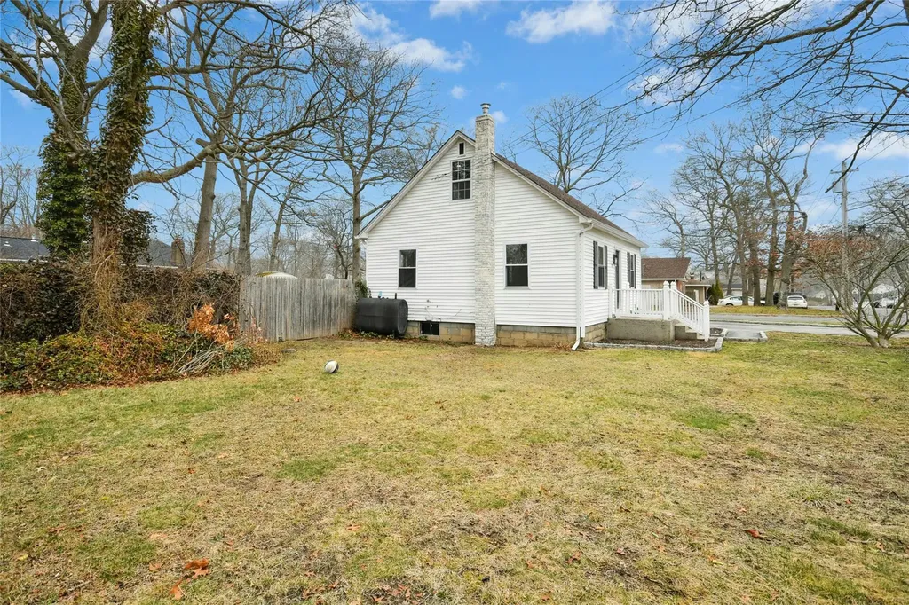 125 Patchogue Avenue Mastic NY 11950