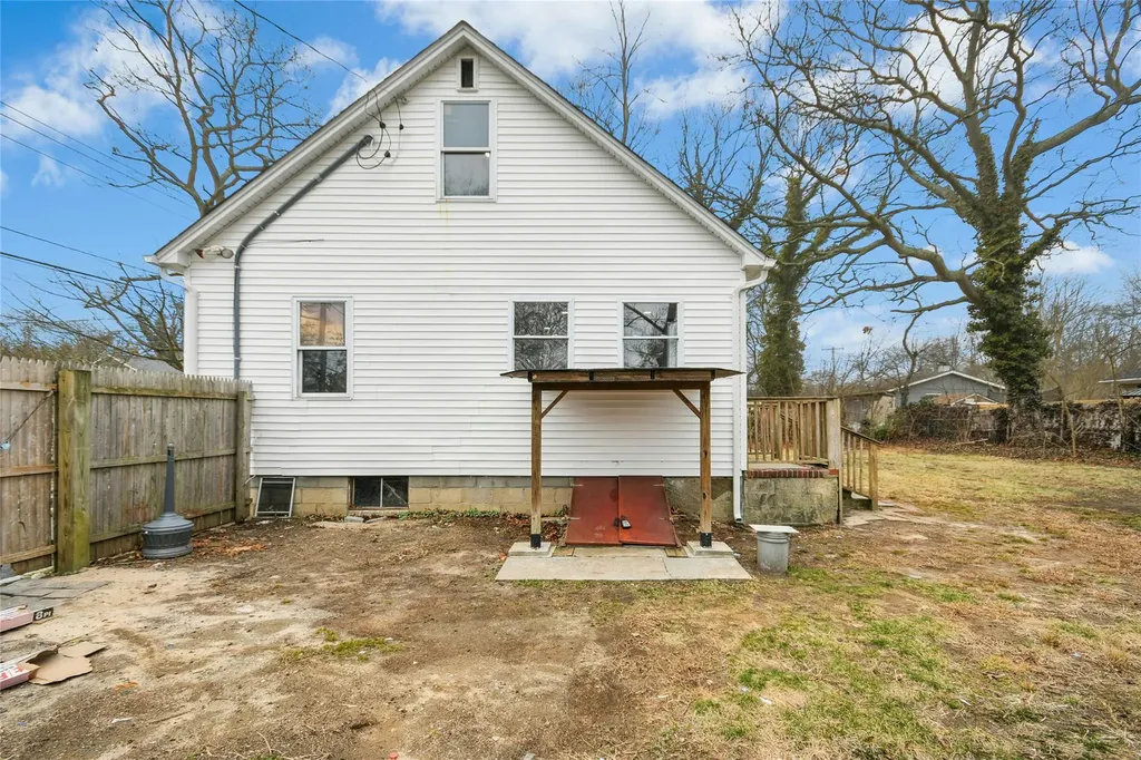 125 Patchogue Avenue Mastic NY 11950