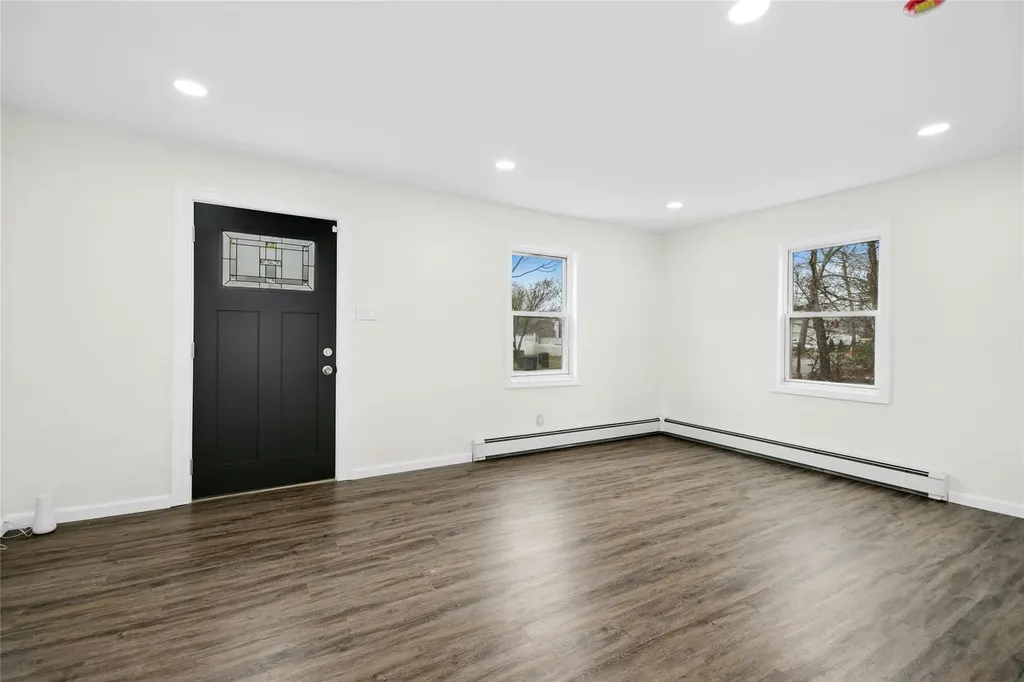 125 Patchogue Avenue Mastic NY 11950