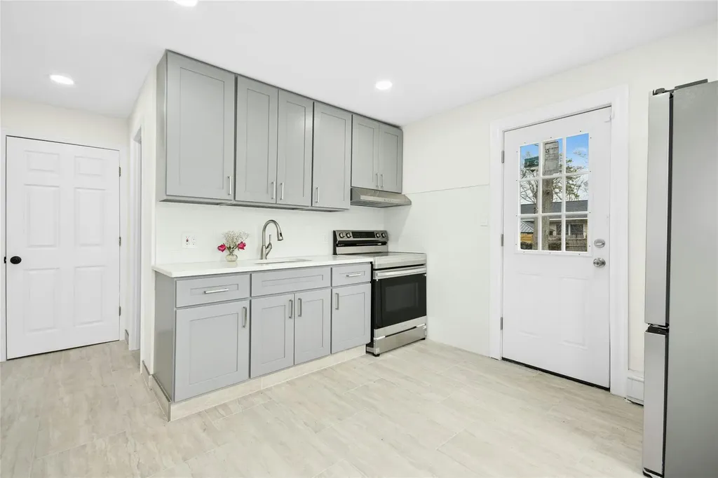 125 Patchogue Avenue Mastic NY 11950