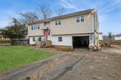 101 Monroe Street Amityville NY 11701