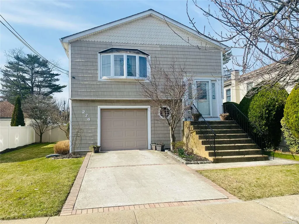 274 Babylon Turnpike Freeport NY 11520