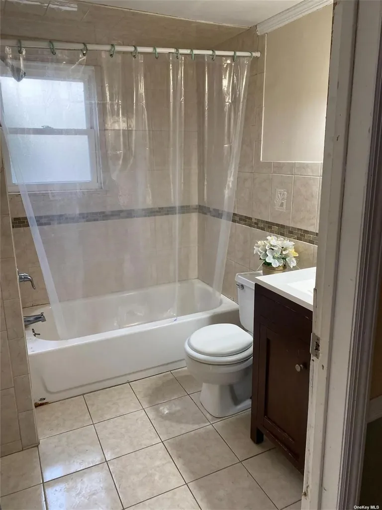 274 Babylon Turnpike Freeport NY 11520