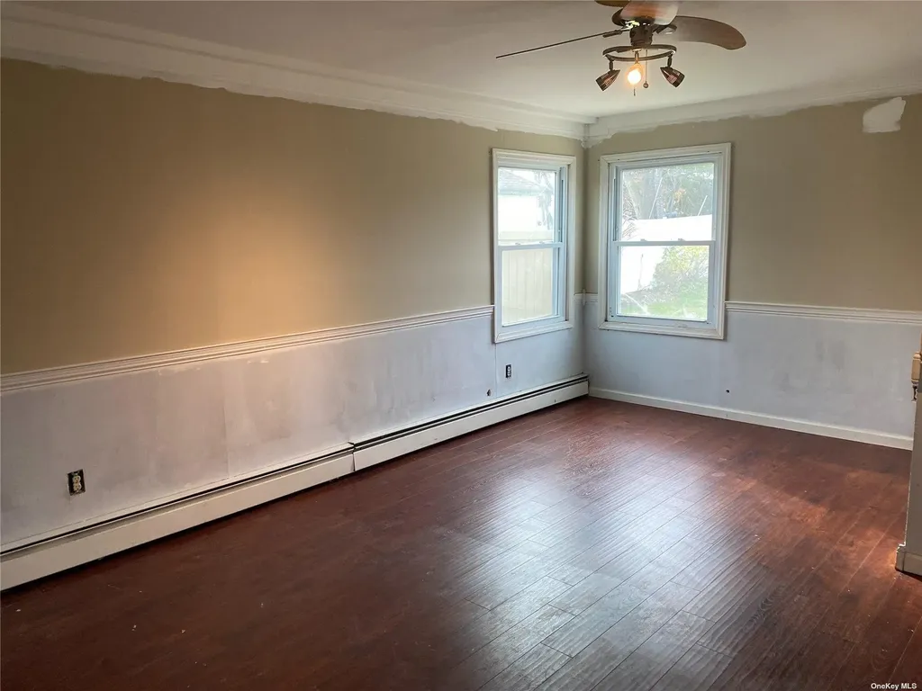 274 Babylon Turnpike Freeport NY 11520