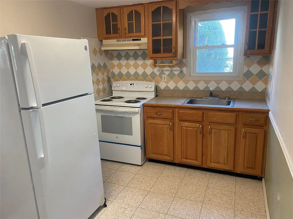 274 Babylon Turnpike Freeport NY 11520