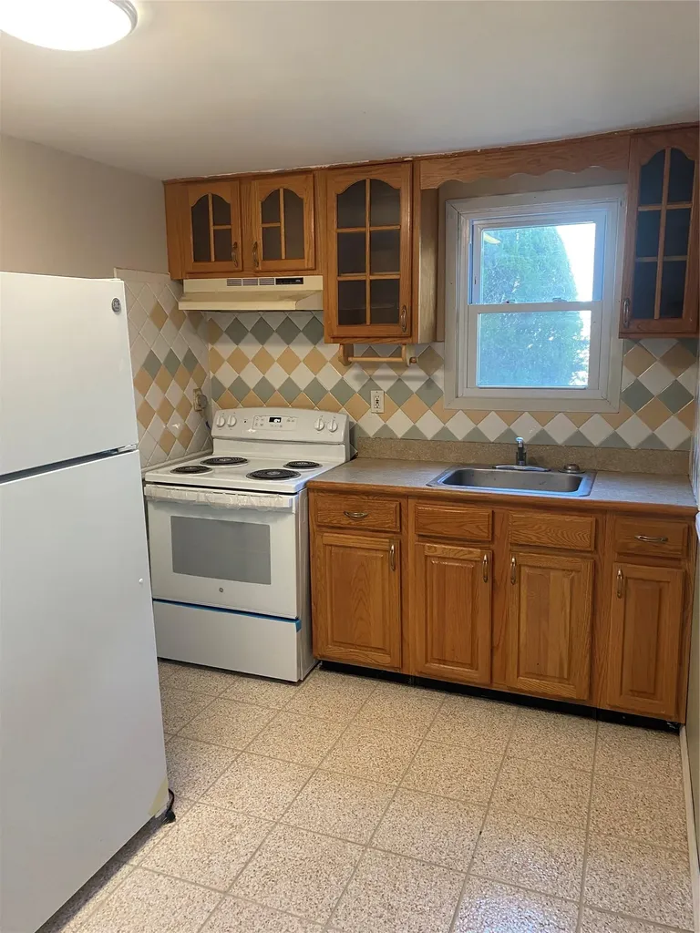 274 Babylon Turnpike Freeport NY 11520