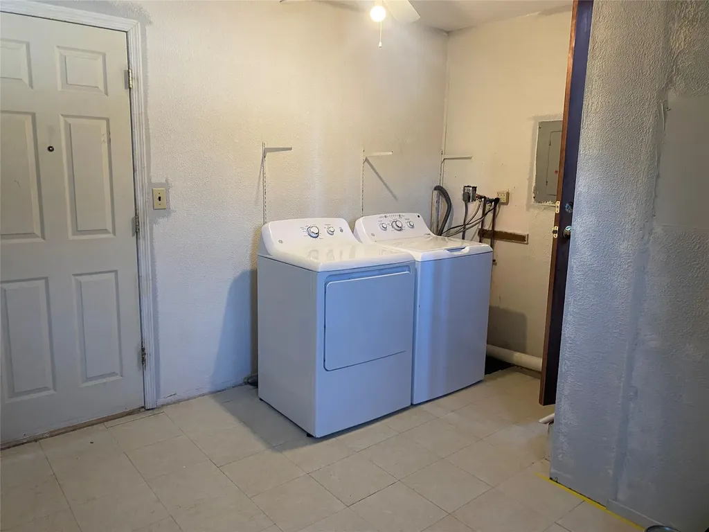 274 Babylon Turnpike Freeport NY 11520