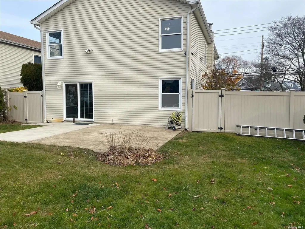 274 Babylon Turnpike Freeport NY 11520