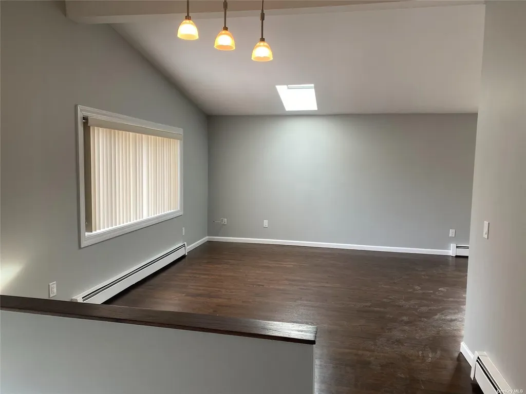 274 Babylon Turnpike Freeport NY 11520