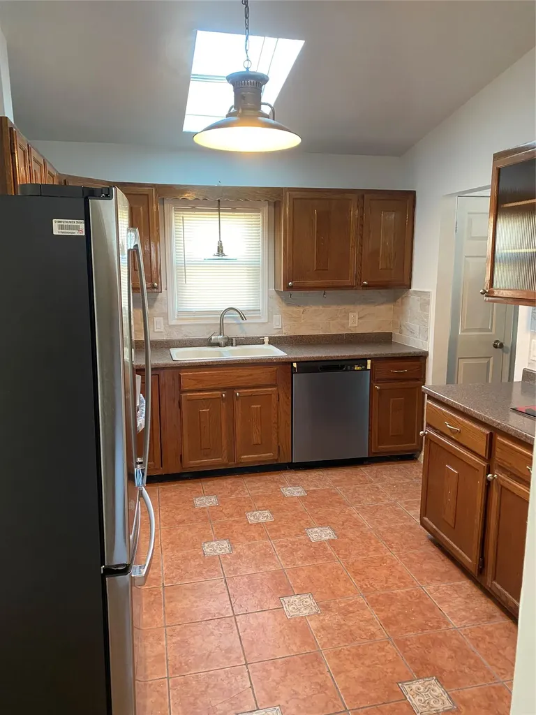 274 Babylon Turnpike Freeport NY 11520